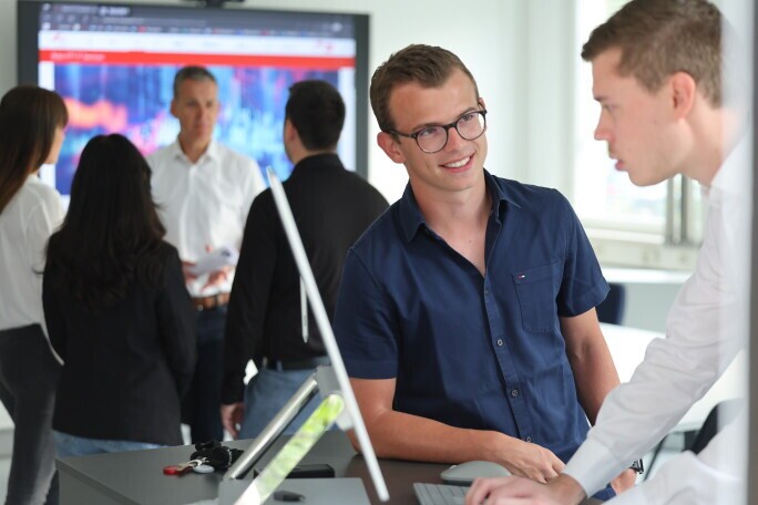 Praktikant (m/w/d) Corporate Development & Strategie - Roto Frank Holding AG für 6 Monate, 1. Bild